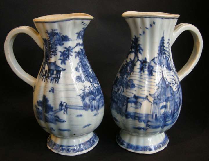 Pair ewers porcelain blue and white - Qianlong period